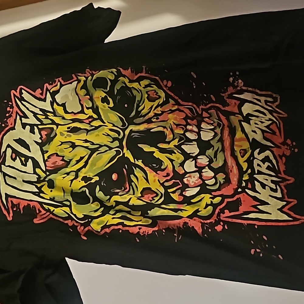 Early 2010's the devil wears Prada band t shirt